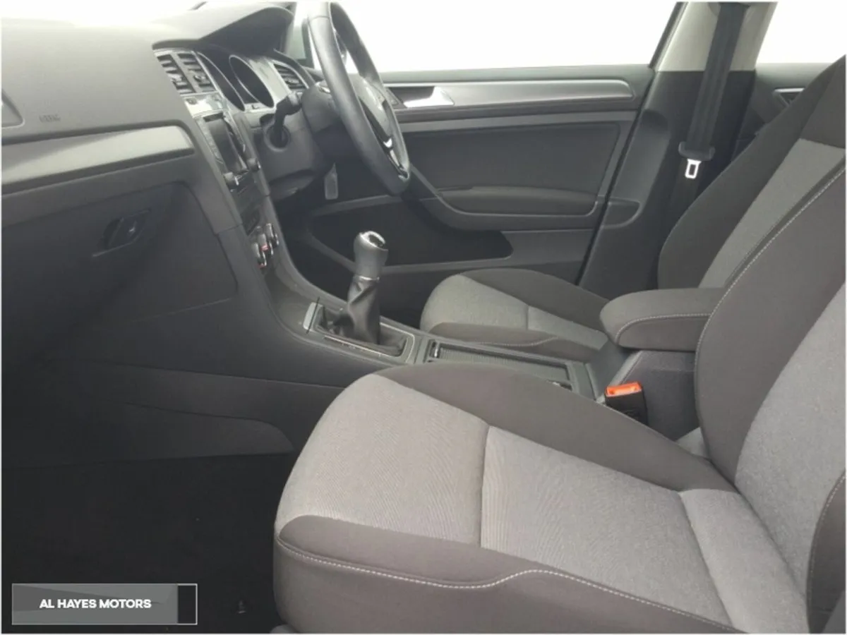 Volkswagen Golf **1.6TDI DIESEL 5DR 110BHP** - Image 4