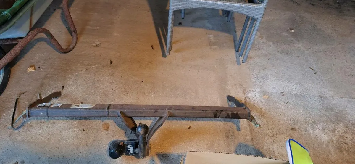 Tow bar - Image 1