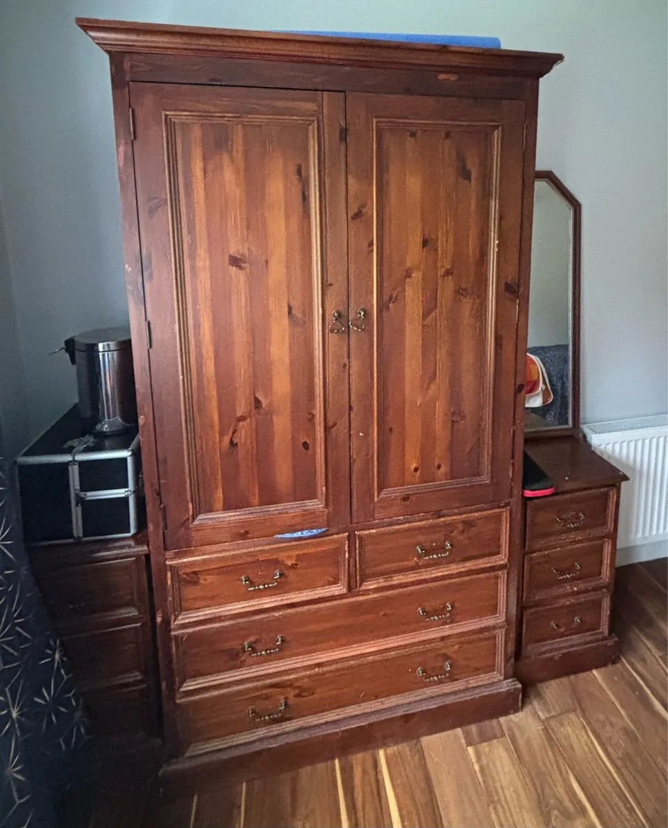 Solid pine bedroom set - Image 2