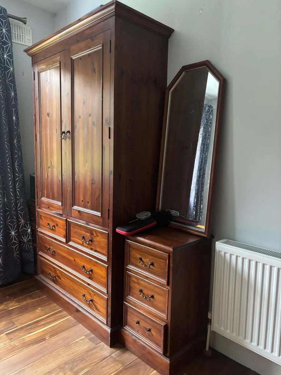 Solid pine bedroom set - Image 4