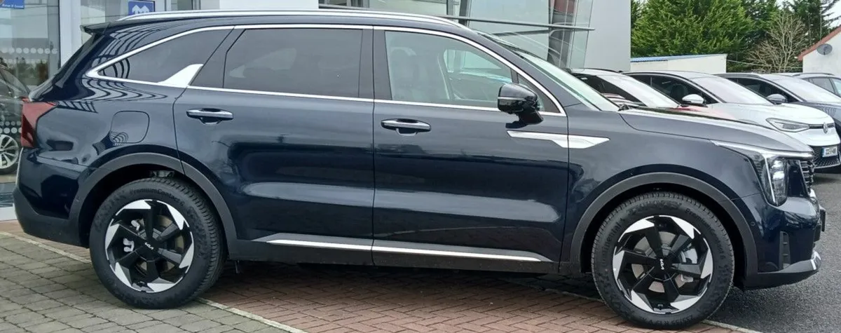 Kia Sorento 1.6 PHEV SEM **7 SEATER, AUTOMATIC, PA - Image 2