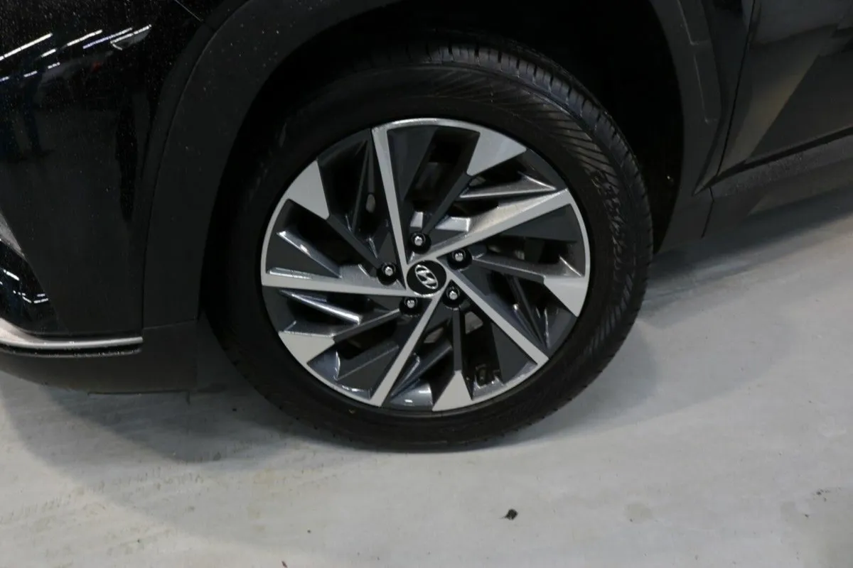 Hyundai Tucson DIESEL 1.6L EXECUTIVE SUV - Image 3