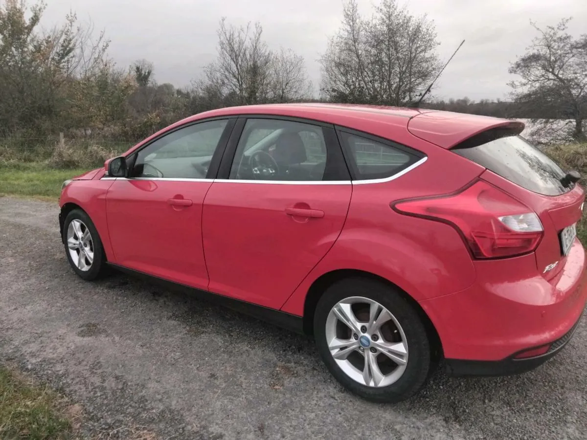 2012 Ford Focus  AUTOMATIC - Image 3