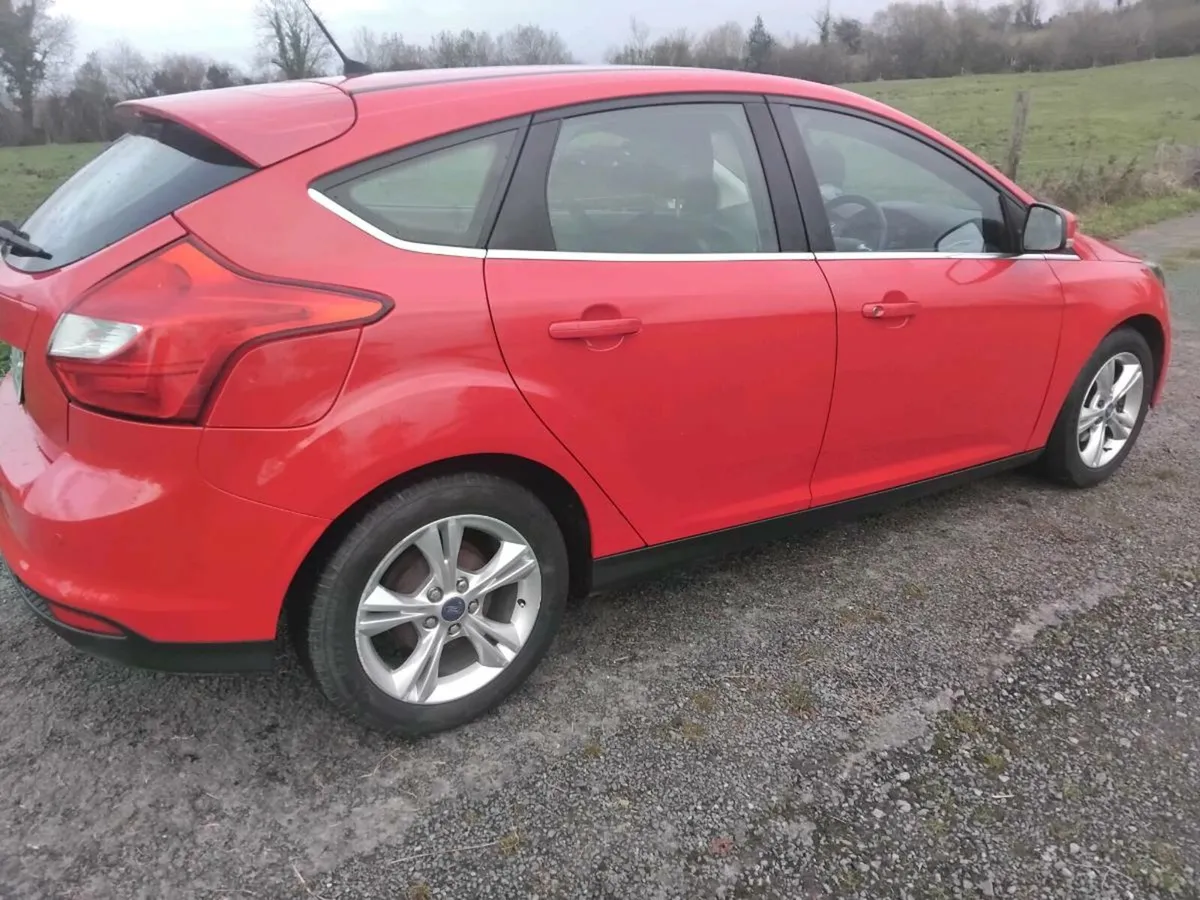 2012 Ford Focus  AUTOMATIC - Image 4