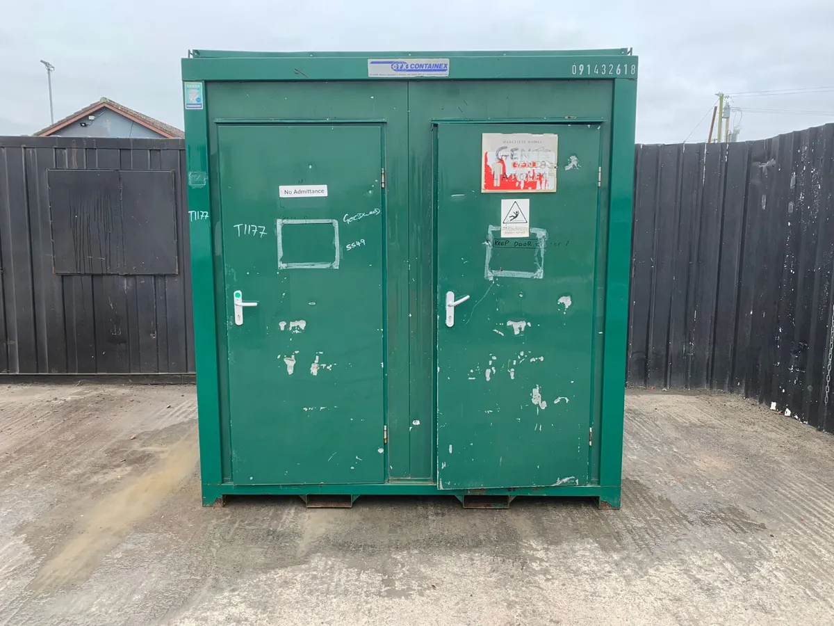 Double Toilet Unit - Image 1