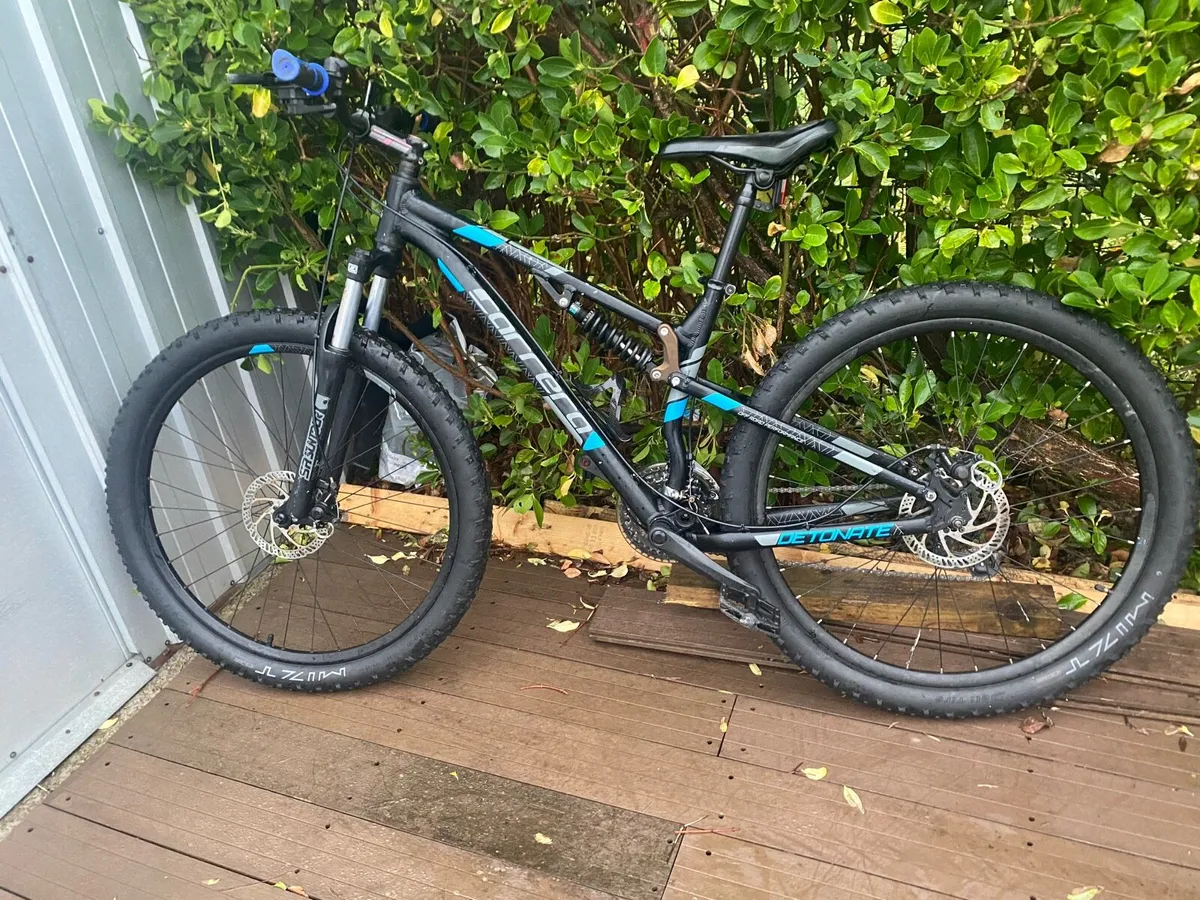 Carrera Detonate 27,5 disc brakes while bike - Image 1