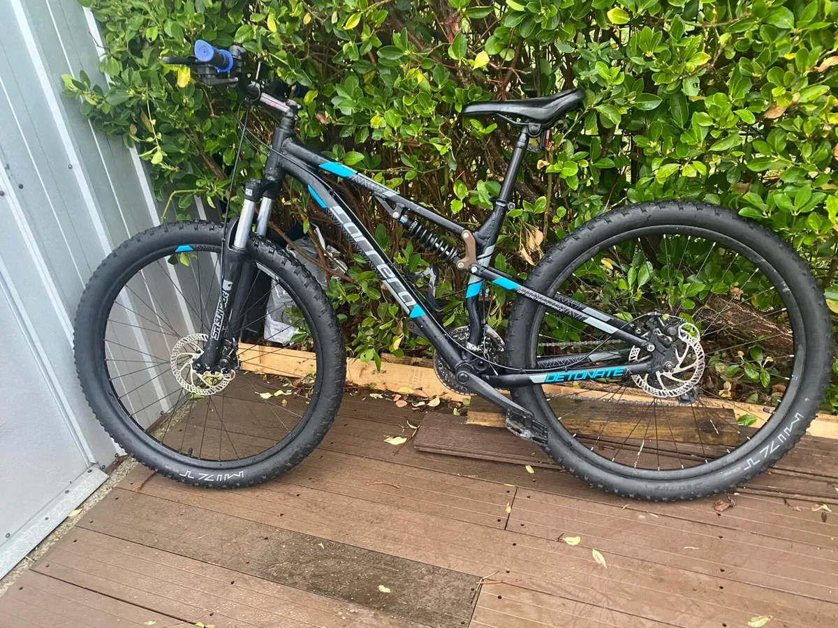 Carrera Detonate 27,5 disc brakes while bike - Image 4