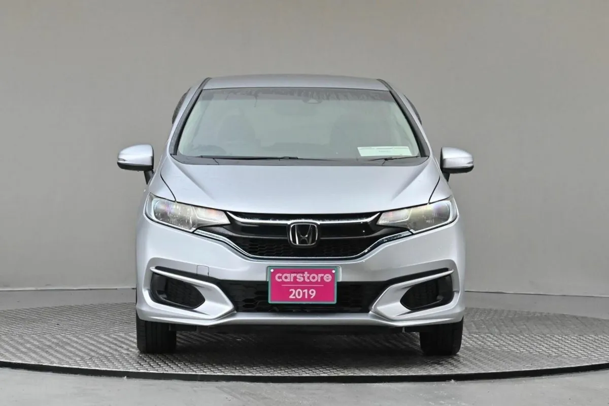 Honda Fit 1.5 HYBRID AUTO **PRIVACY GLASS** - Image 2