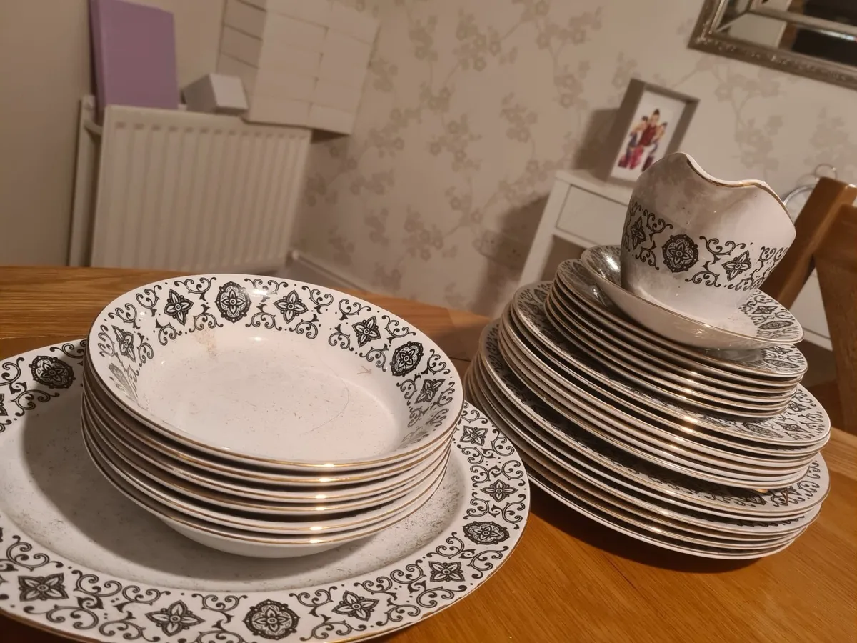 Vintage Dinner Set - Image 1