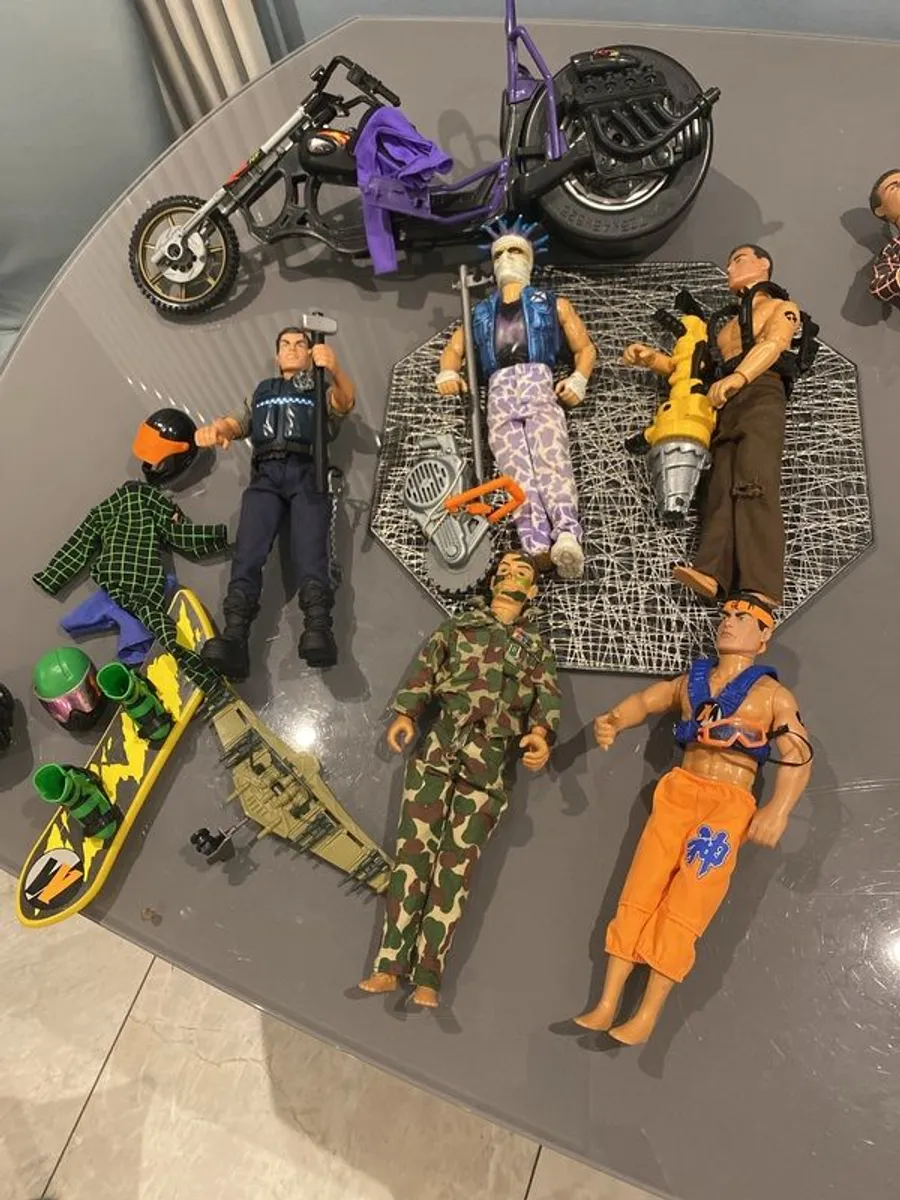 Vintage action man figures and accessories - Image 1