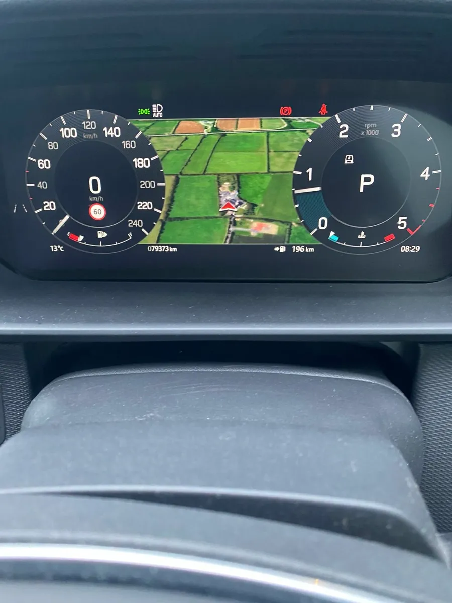 Land Rover Discovery 2024 R-Dynamic 3.0D MHEV Comm - Image 4