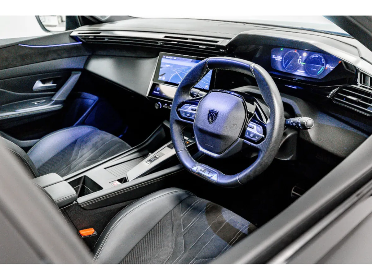 Peugeot 308 E-GT 54kWh 155HP - Image 2