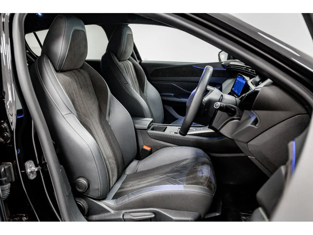 Peugeot 308 E-GT 54kWh 155HP - Image 3