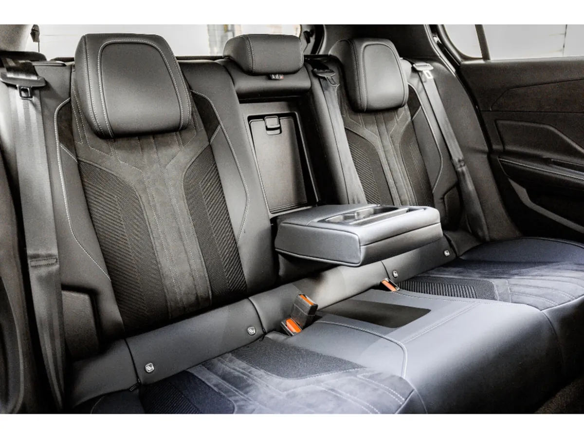 Peugeot 308 E-GT 54kWh 155HP - Image 4