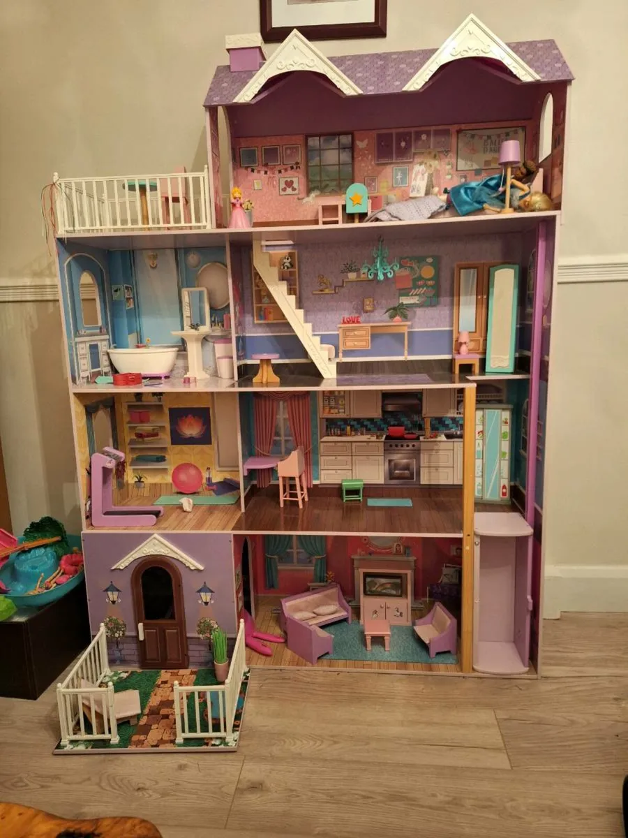 doll house - Image 1