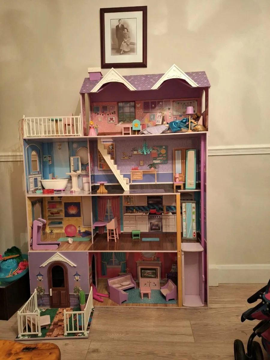 doll house - Image 3