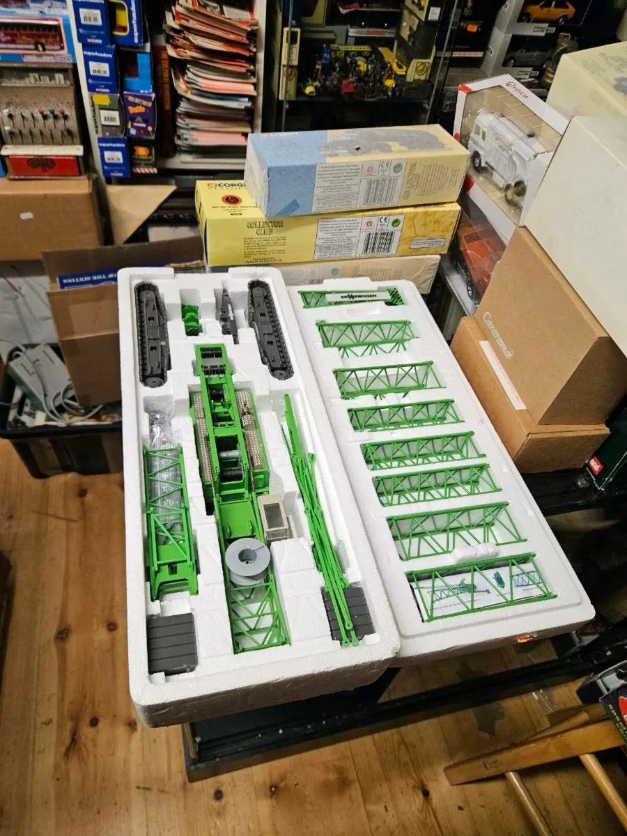 Corgi Conrad Sennebogen Crane 1.50 - Image 4