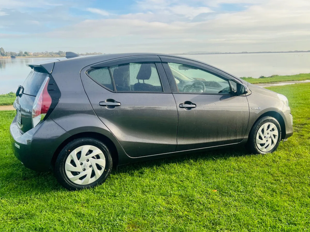 Toyota Aqua SALE NOW ON / €10950 / RARE COLOUR - Image 3