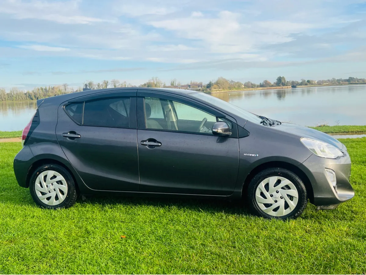 Toyota Aqua SALE NOW ON / €10950 / RARE COLOUR - Image 4