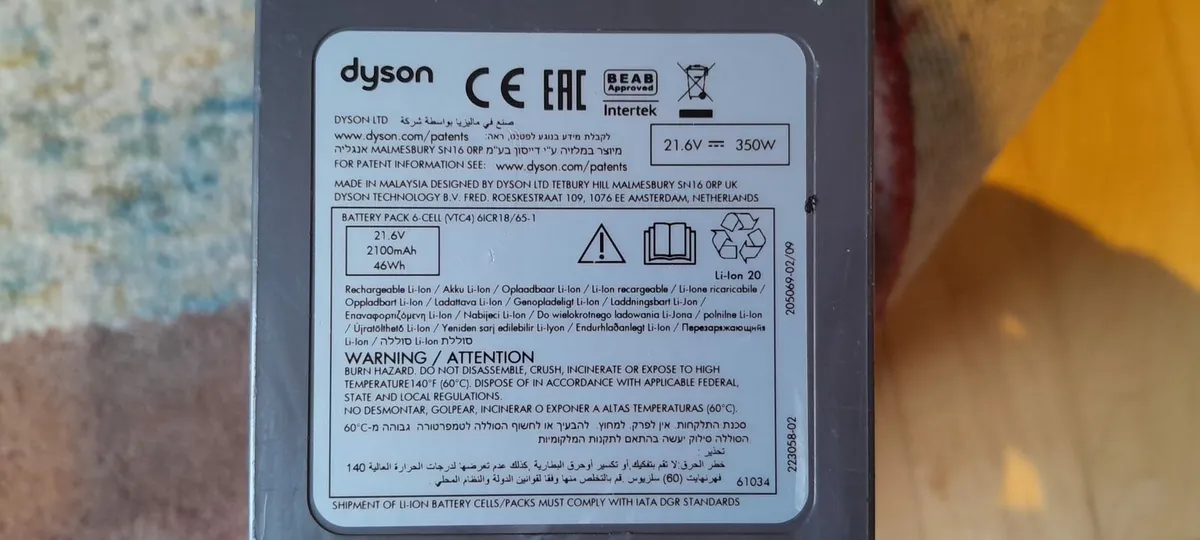 Dyson cordless vacuum - Image 2