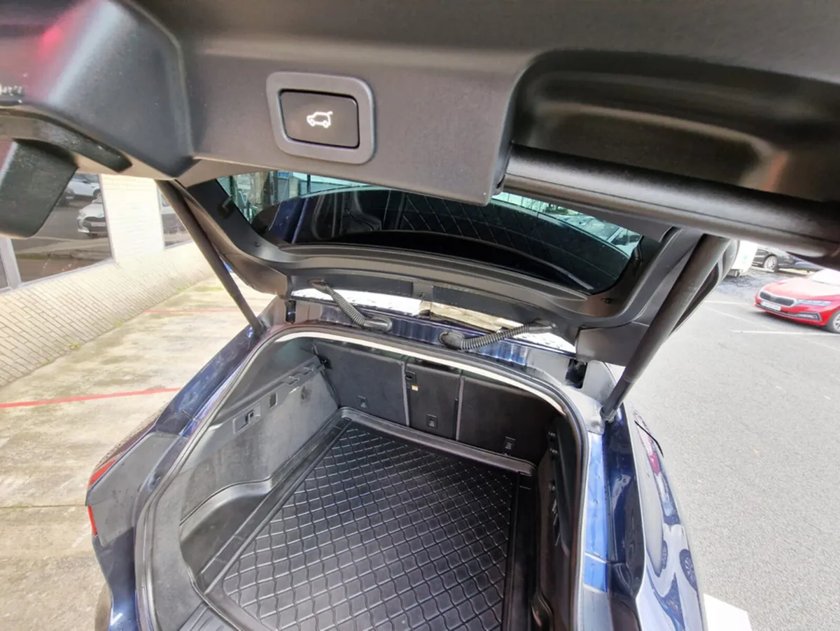 Jaguar F-Pace 2.0 D AWD R-SPORT AUTOMATIC LOW MILE - Image 3