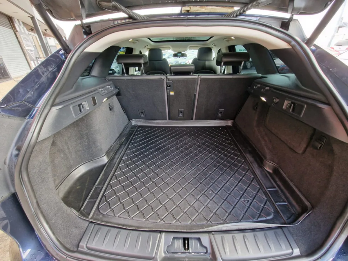 Jaguar F-Pace 2.0 D AWD R-SPORT AUTOMATIC LOW MILE - Image 4