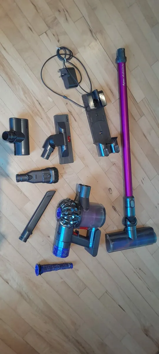 Dyson cordless vacuum - Image 1