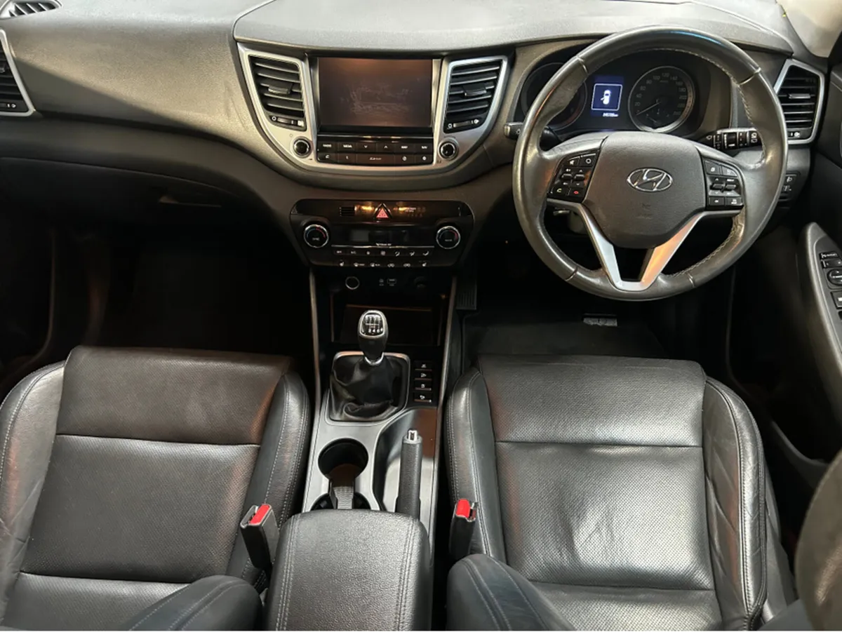Hyundai Tucson EXECUTIVE 5DR - Image 2