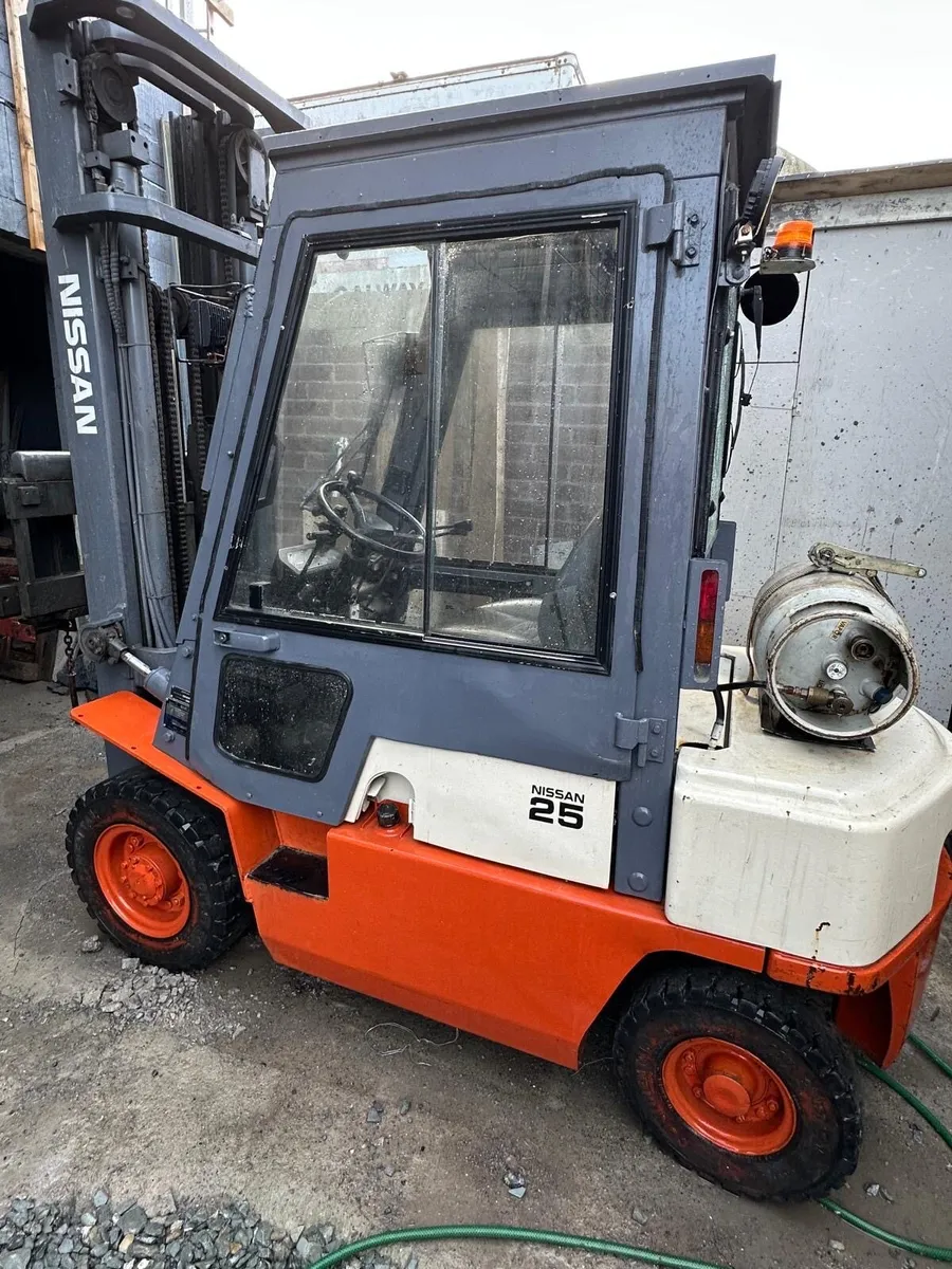 Forklift Nissan 25 Immaculate - Image 2