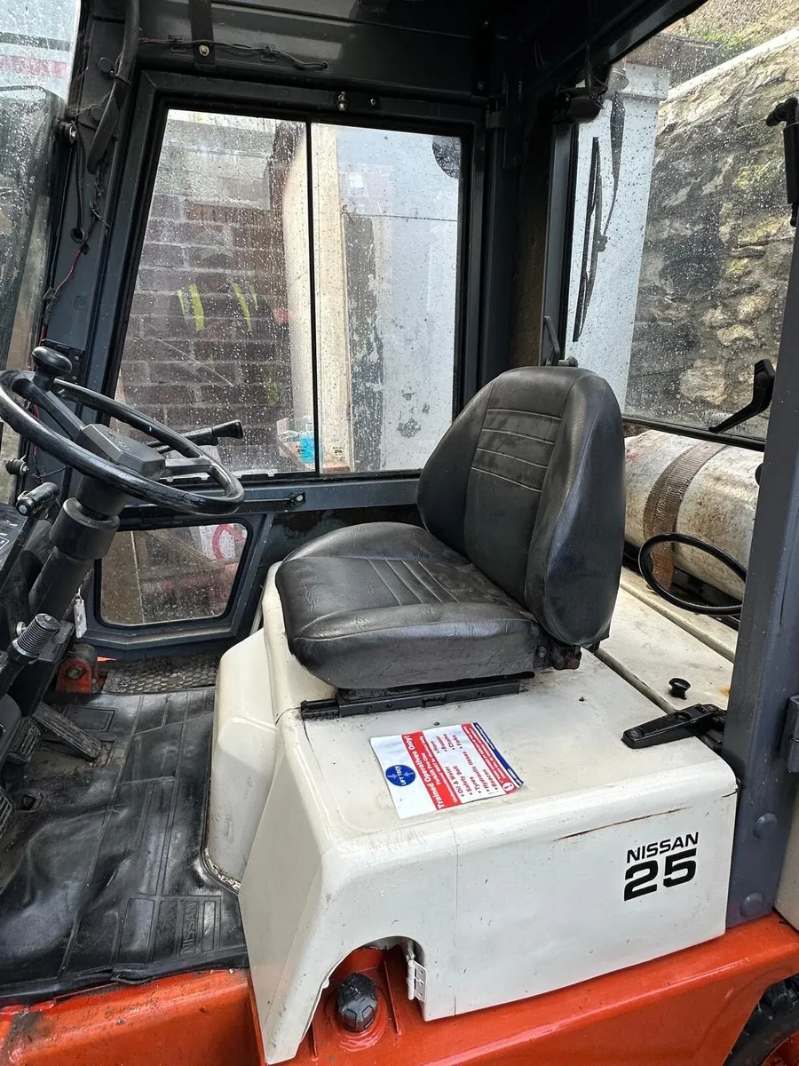 Forklift Nissan 25 Immaculate - Image 3