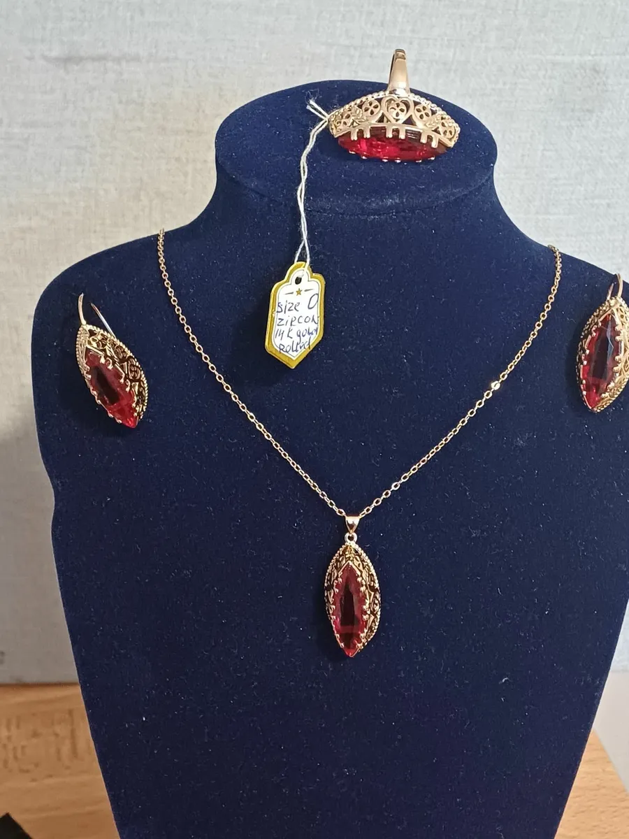 A Three-Piece Vintage Style 14K Gold Rolled Zircon - Image 1