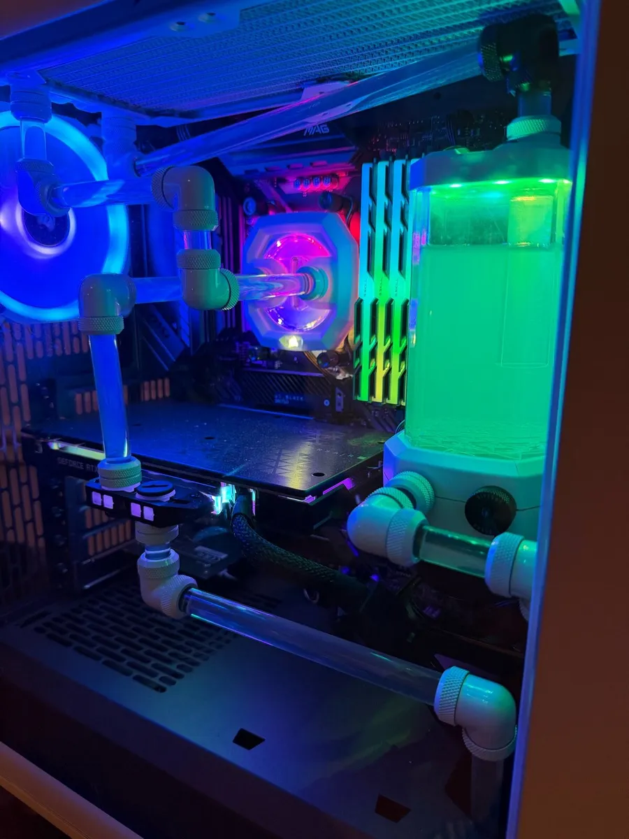 Custom Water-cooled Gaming PC - RTX3090 FE/5900X - Image 4