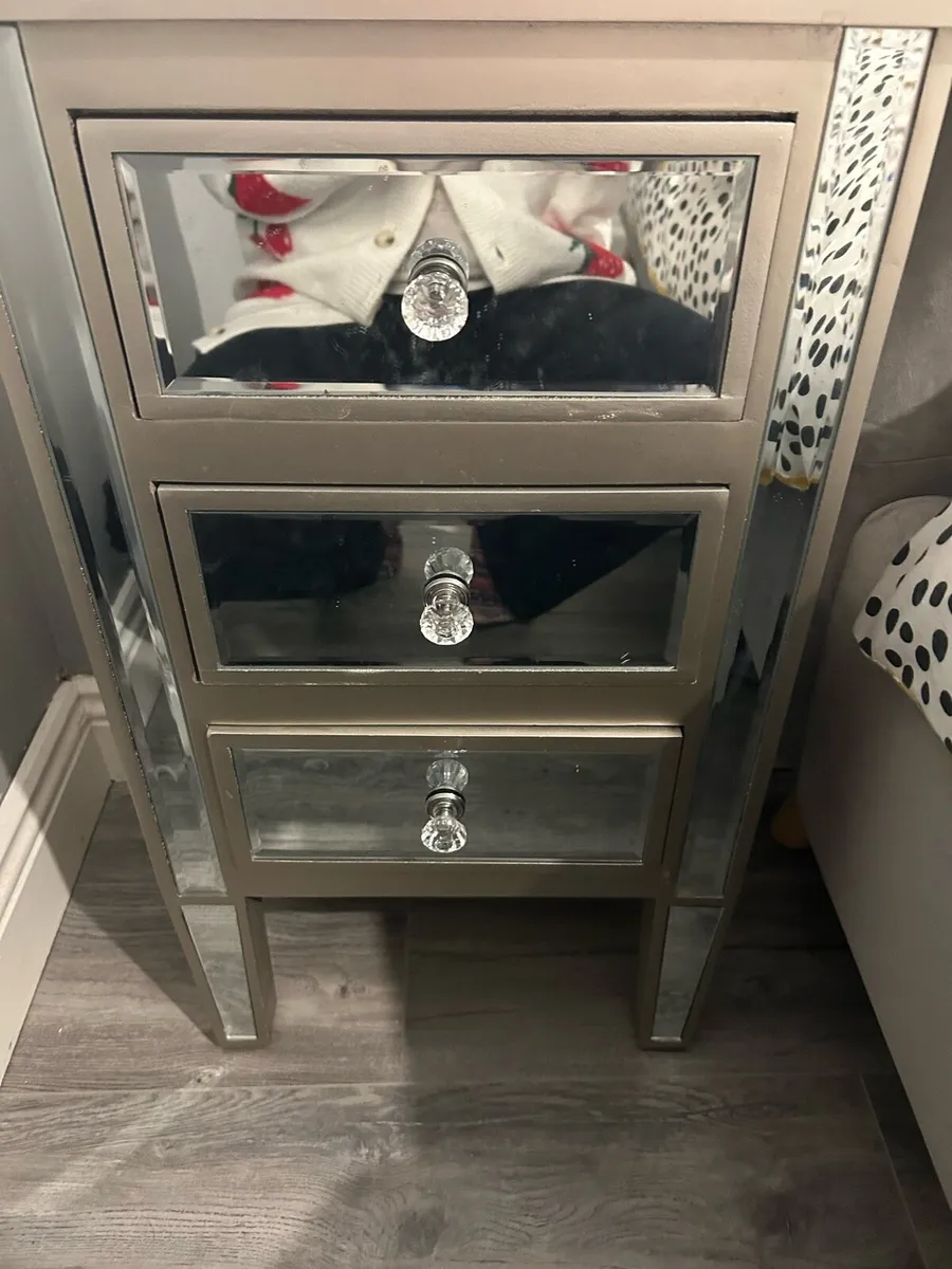 2 Bedside Lockers - Image 1