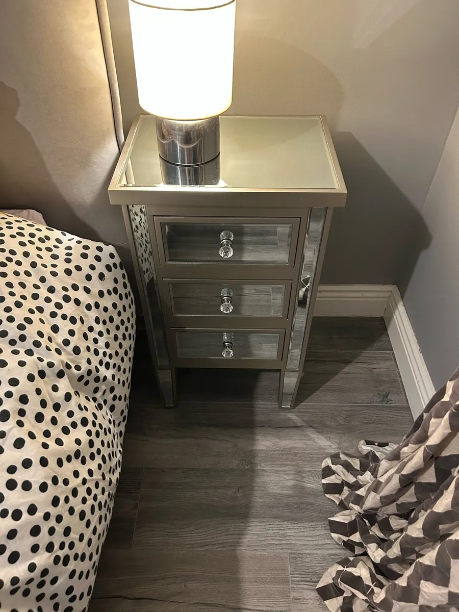 2 Bedside Lockers - Image 3