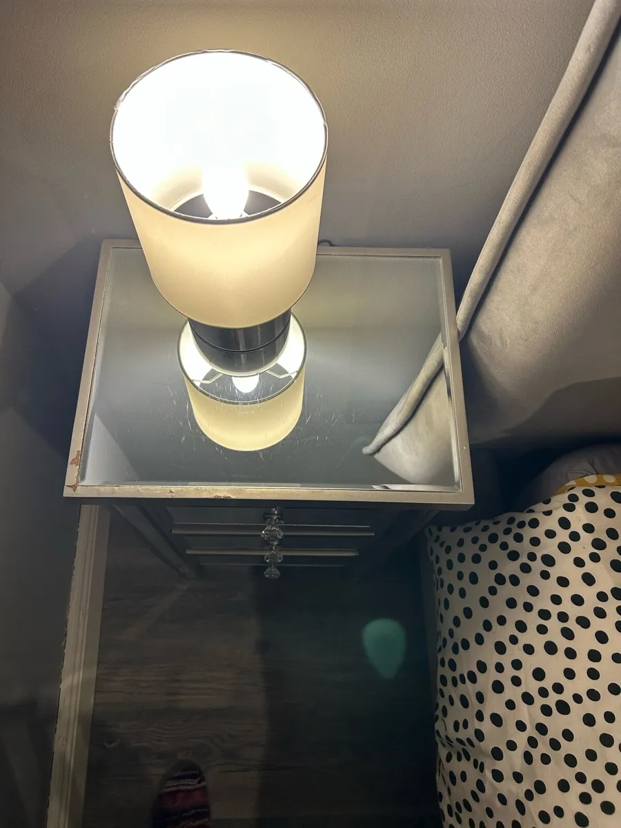 2 Bedside Lockers - Image 4