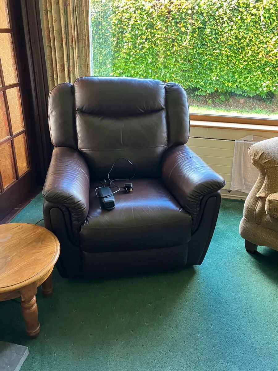 Electric reclining chair - Image 2