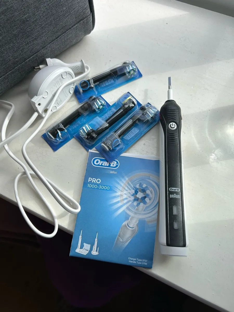 Oral-B Pro 2000 – Brand New - Image 2