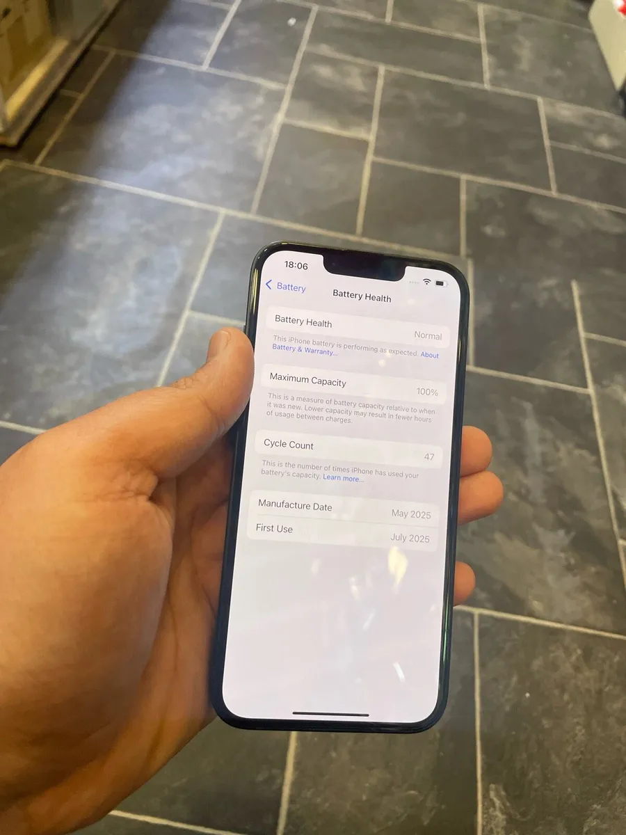 iPhone 16E 128GB - Image 2