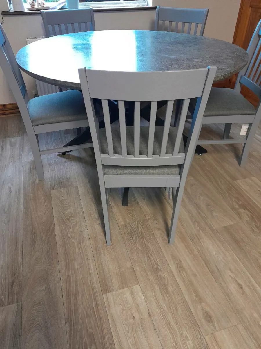 Kitchen Table and Chairs - Image 1