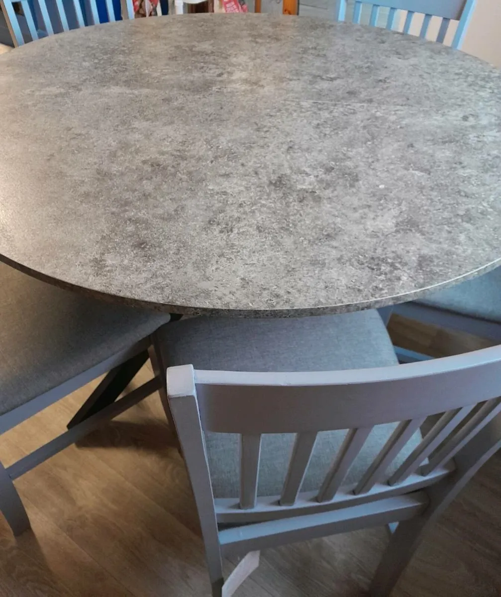 Kitchen Table and Chairs - Image 2