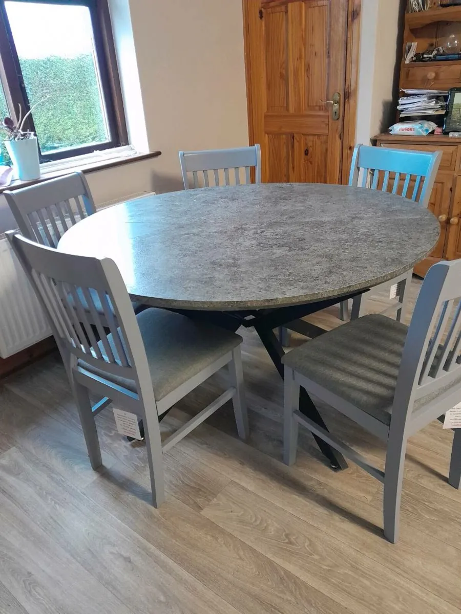 Kitchen Table and Chairs - Image 3
