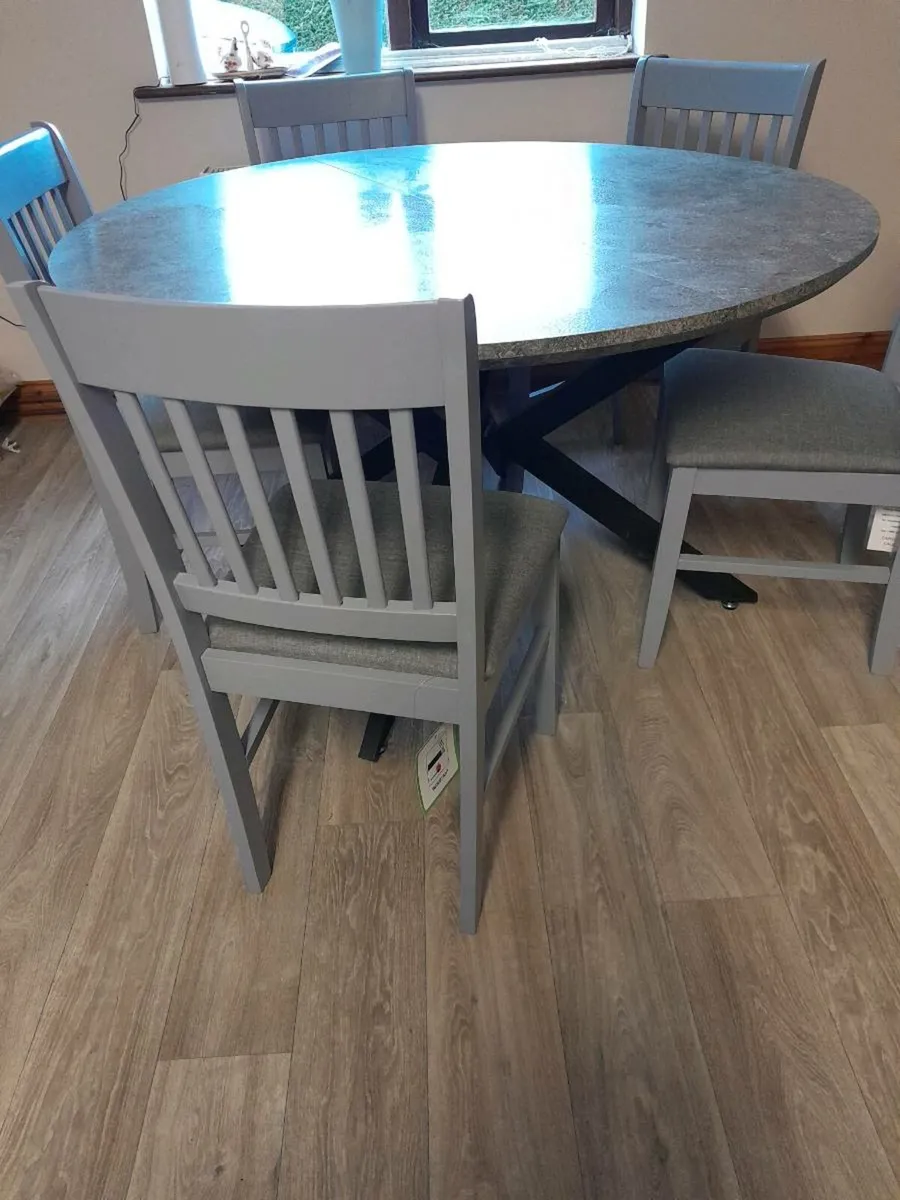 Kitchen Table and Chairs - Image 4