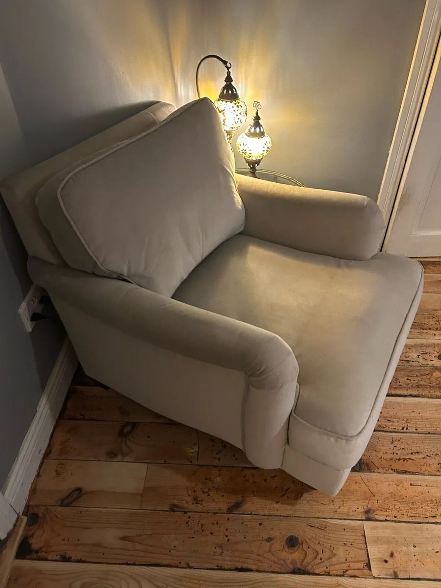 Suite of furniture couches and armchair - Image 2