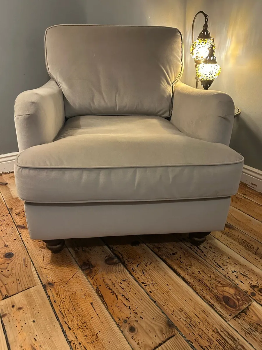 Suite of furniture couches and armchair - Image 4