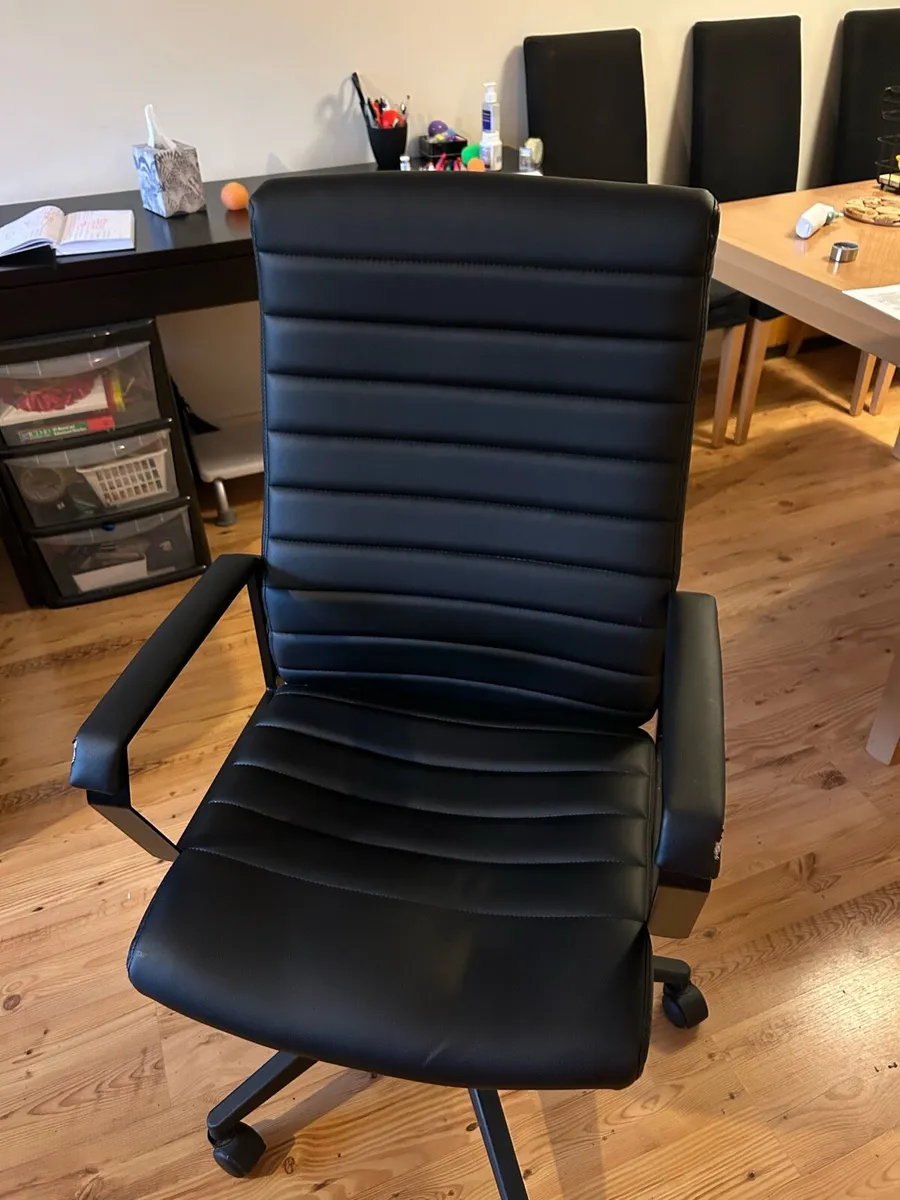 Modern black executive office chair - Image 1