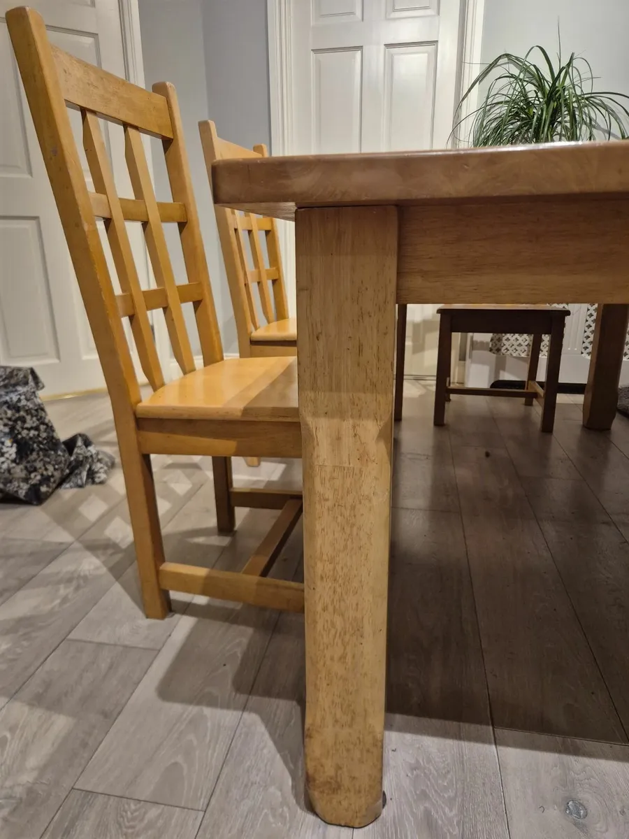 Solid Oak Kitchen Table & 6 Chairs - Image 4
