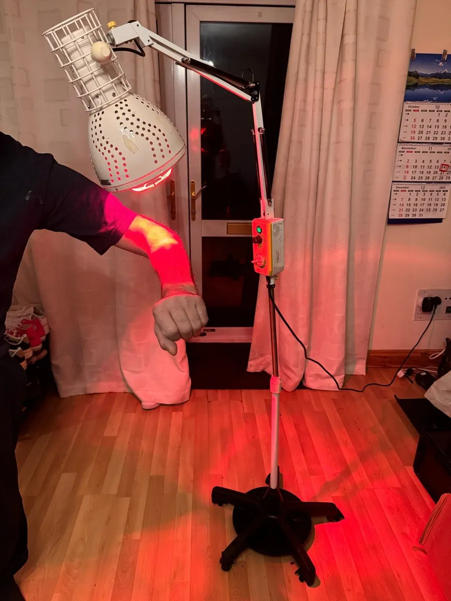 Commericial therapeutic infrared heat lamp - Image 1