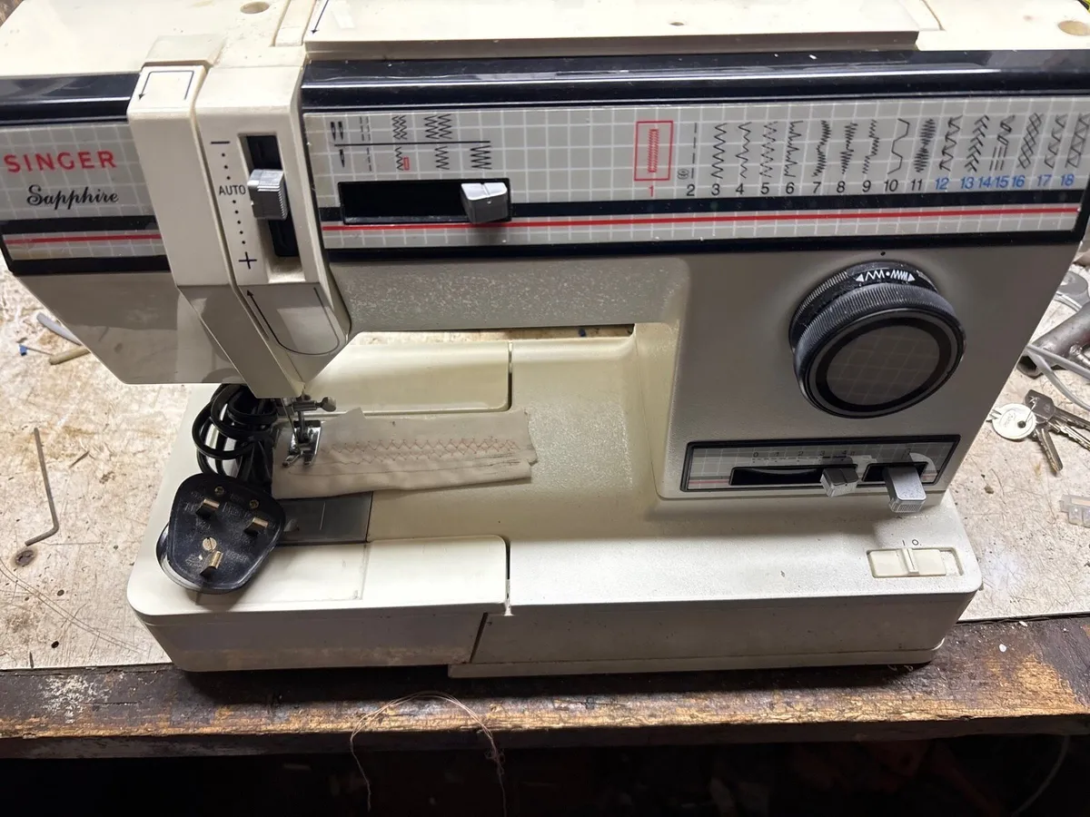 Singer sewing machine - Image 1