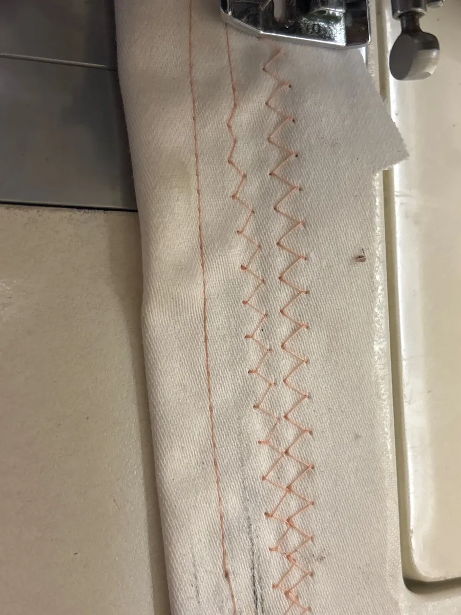 Singer sewing machine - Image 2