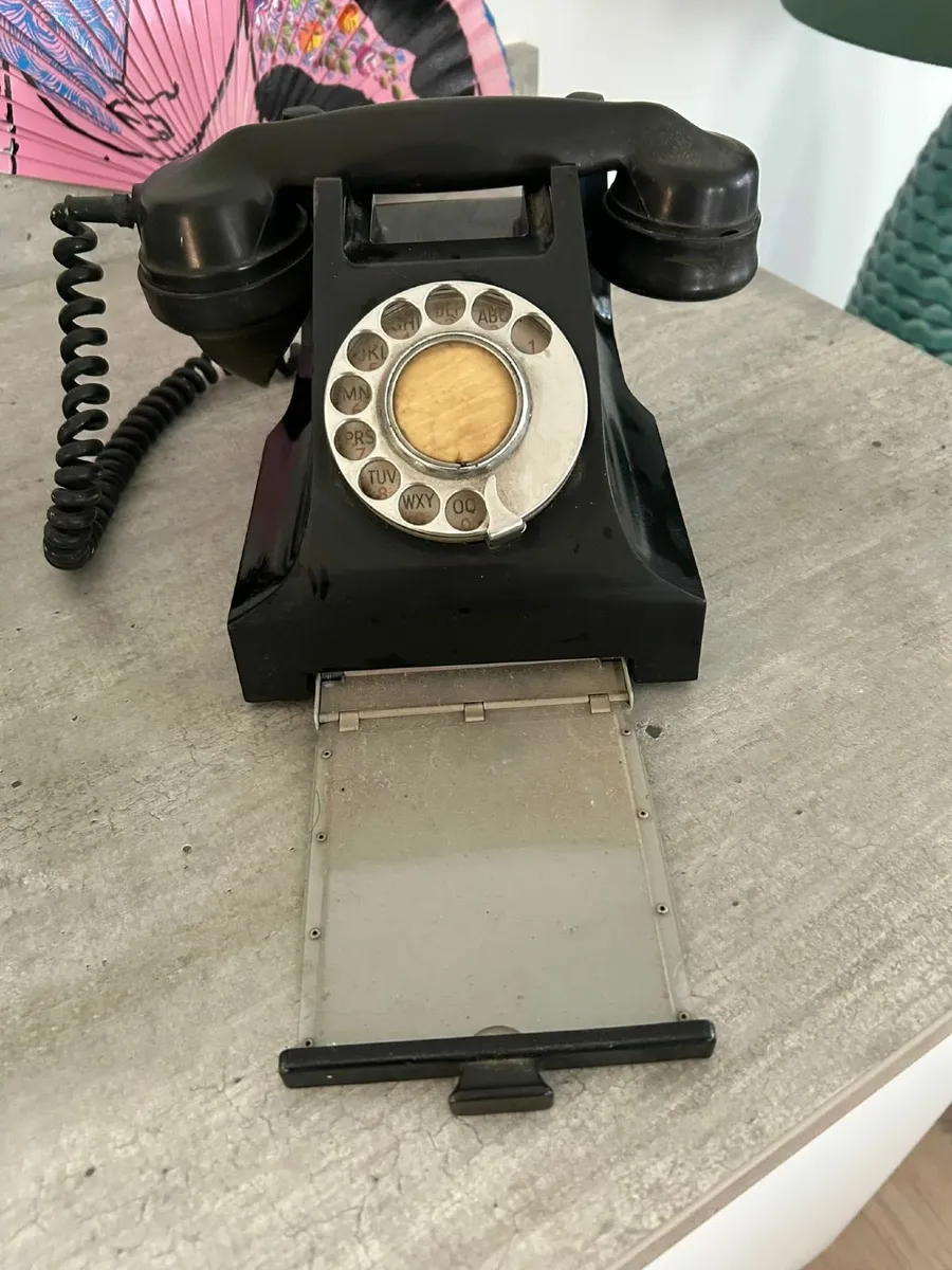 Bakelite phone - Image 1